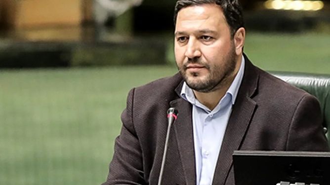 مخالفت مجلس با افزایش قیمت بنزین/نمی‌توان هم خودروی بی‌کیفیت داد و هم بنزین را گران کرد