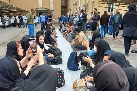 اعتراض پرسنل بیمارستان امام خمینی اهواز به تأخیر پرداخت حقوق و مطالبات
