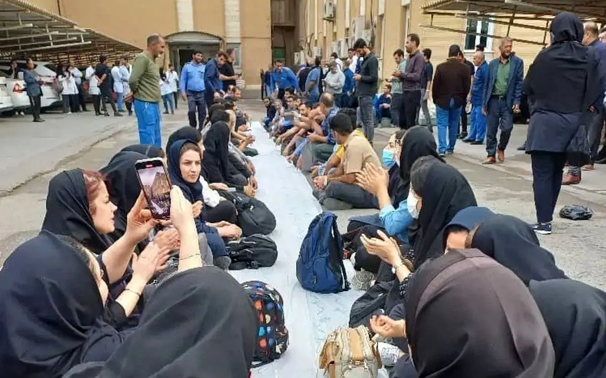 اعتراض پرسنل بیمارستان امام خمینی اهواز به تأخیر پرداخت حقوق و مطالبات