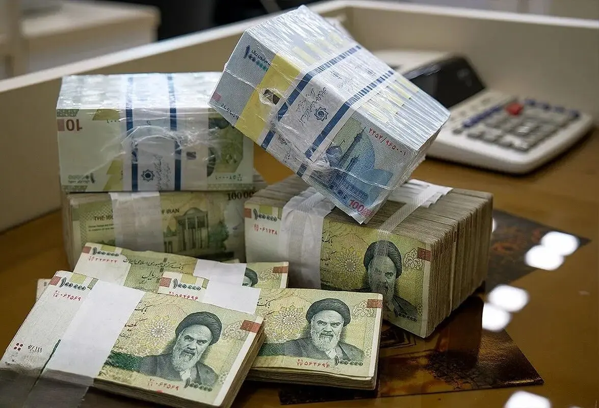 استقراض دولت متوقف نشد/ بدهی به بانک مرکزی و بانک‌ها رکورد زد