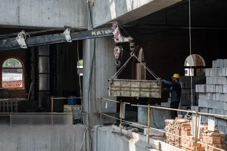 هشدار درباره افزایش حق بیمه کارگران ساختمانی/نیمی از کارگران از چرخه بیمه خارج می‌شوند