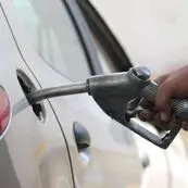 بنزین روی خط قرمز اقتصاد؛ اصلاح قیمت بدون اقناع مردم چه تبعاتی دارد؟