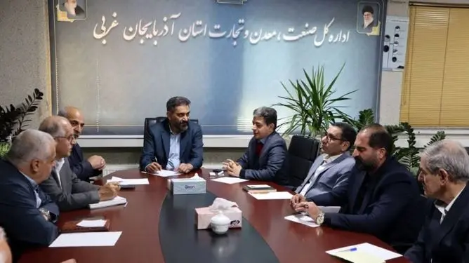 بررسی چالش‌های صنفی در نشست صمیمی با اتاق‌های اصناف/گلایه رؤسای اتاق‌های اصناف از موازی‌کاری‌ و عدم اجرای قوانین حمایتی