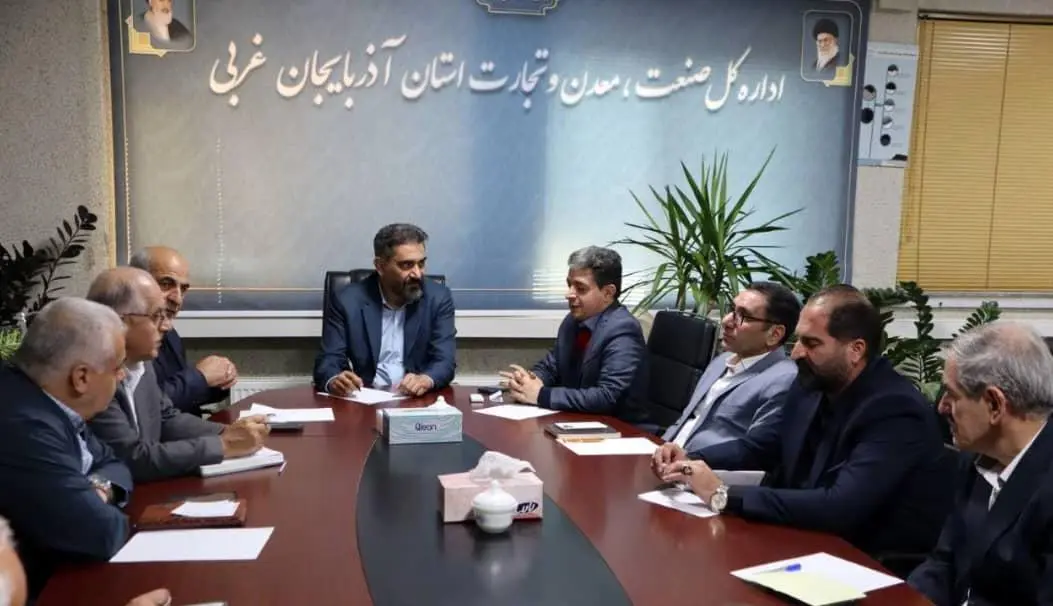 بررسی چالش‌های صنفی در نشست صمیمی با اتاق‌های اصناف/گلایه رؤسای اتاق‌های اصناف از موازی‌کاری‌ و عدم اجرای قوانین حمایتی