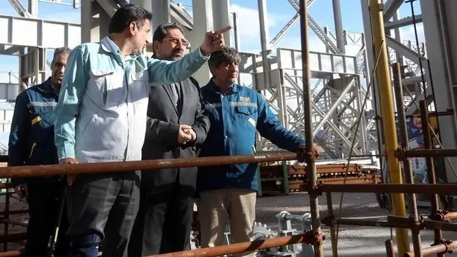 بازدید وزیر صمت از فولاد مبارکه پس از حمله آمریکایی-صهیونیستی/ دستور رسیدگی فوری به کارگران مصدوم