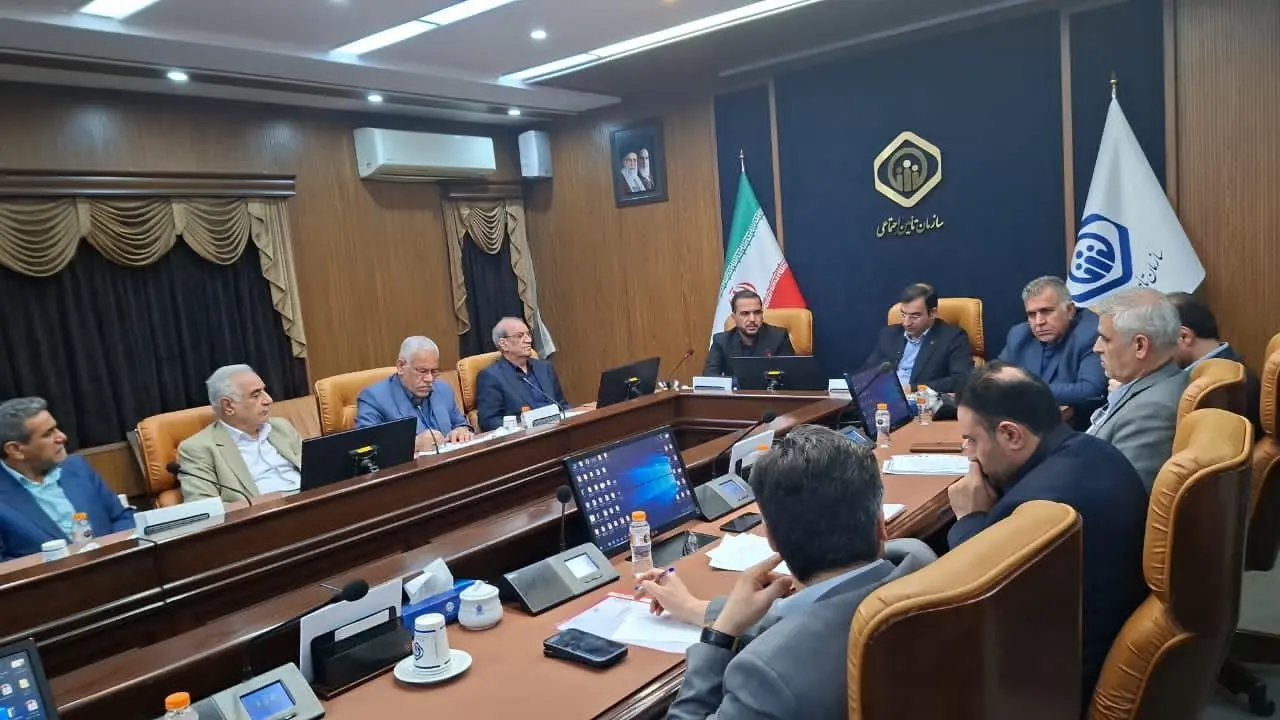 تأکید کانون بازنشستگان خوزستان بر بهبود معیشت و توسعه مراکز درمانی تأمین اجتماعی