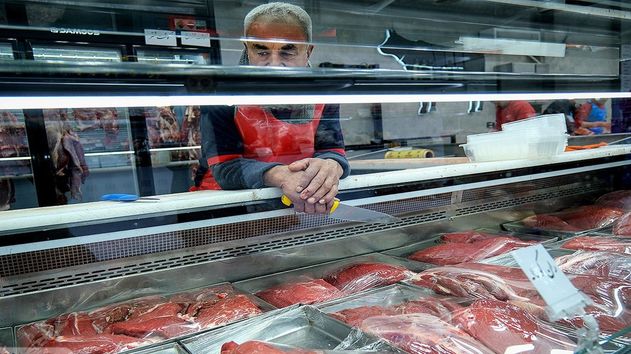 دولت از ارز ترکیبی کوتاه آمد؛ آرامش به بازار گوشت بازمی‌گردد؟
