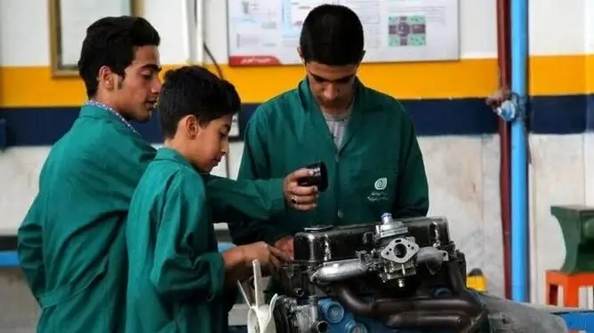 همکاری وزارت کار و آموزش و پرورش برای تقویت مهارت‌آموزی دانش‌آموزان/دیدگاه رئیس جمهور عدالت آموزشی مبتنی بر برابری است 