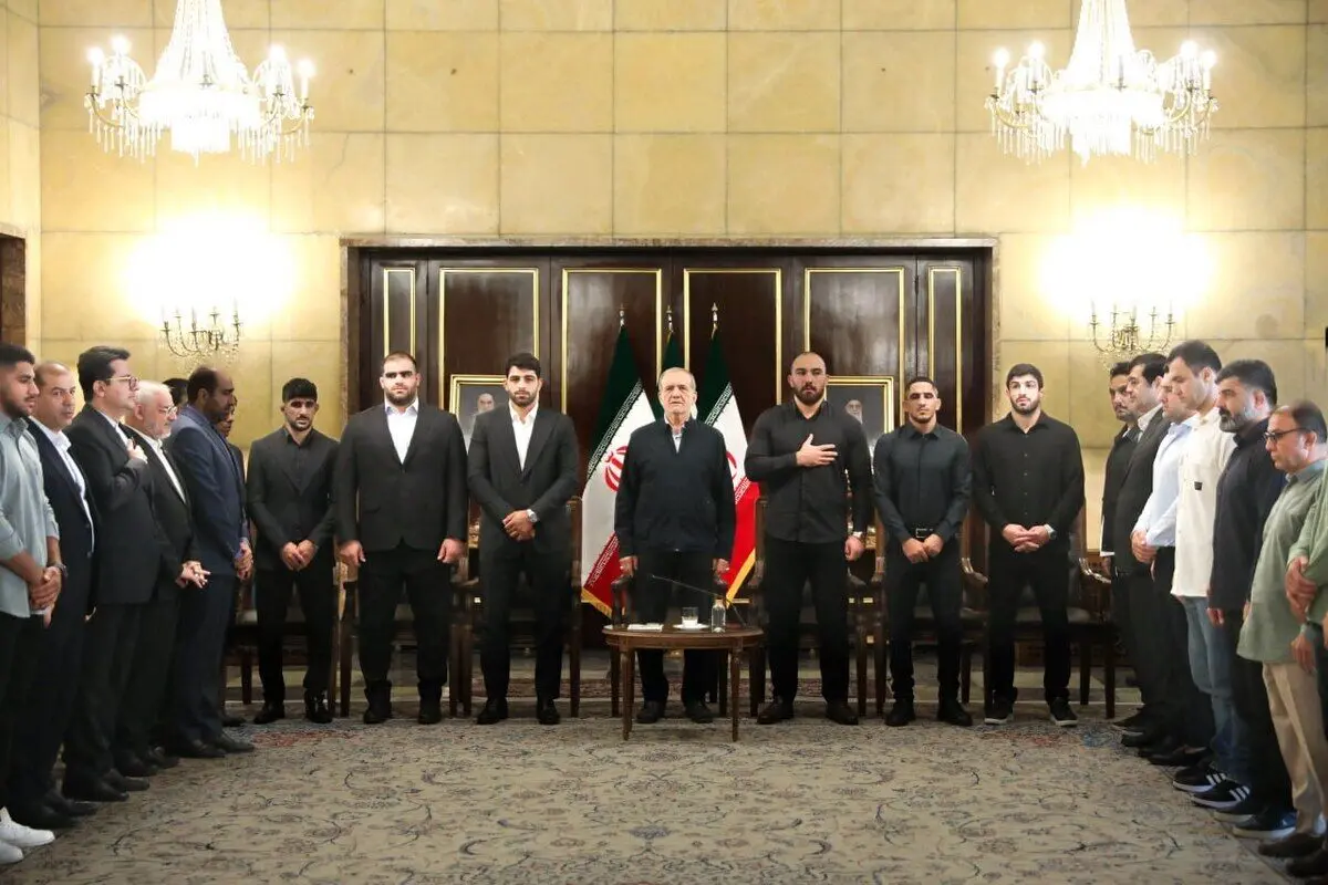 تجلیل رئیس جمهور از قهرمانان کشتی جهان در مراسمی ویژه