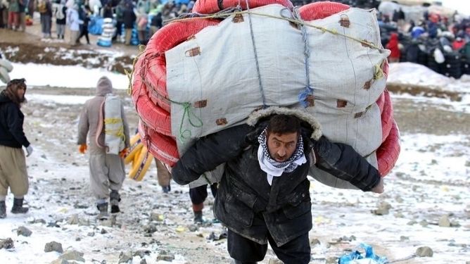 تلاش بهارستانی‌ها به بار نشست/قانون مصوب مجلس برای کولبران از حیاط دولت عبور کرد