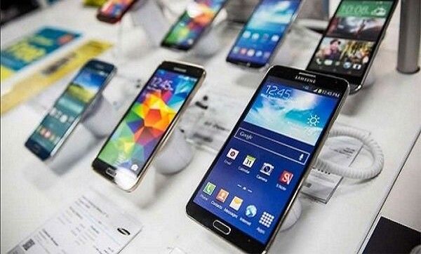 اختلاف نرخ ارز و شفافیت ناکافی؛ چالش واردات تلفن همراه در ایران