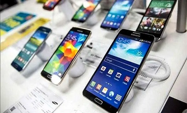 اختلاف نرخ ارز و شفافیت ناکافی؛ چالش واردات تلفن همراه در ایران