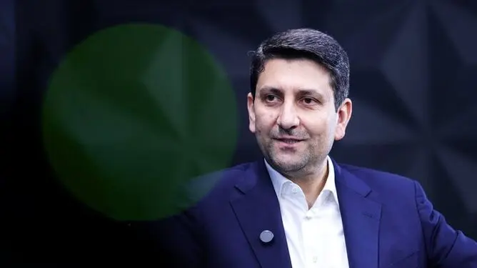 وزیر ارتباطات: حجم‌خوری اینترنت خط قرمز است؛ برخورد جدی با اپراتور متخلف/۳۲۰۰ روستا به شبکه ارتباطی متصل شد