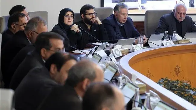 صمد حسن‌زاده رییس اتاق ایران در نشست هیئت دولت حضور پیدا کرد/تأکید بر ماهیت غیرسیاسی مطالبات فعالان اقتصادی بخش خصوصی