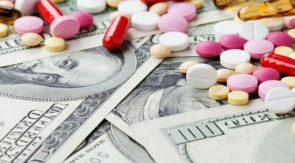 انتقاد از قیمت‌گذاری دستوری در صنعت دارو/دولت مانع افزایش پرداخت قیمت دارو از جیب مردم شود