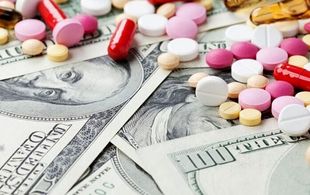 انتقاد از قیمت‌گذاری دستوری در صنعت دارو/دولت مانع افزایش پرداخت قیمت دارو از جیب مردم شود