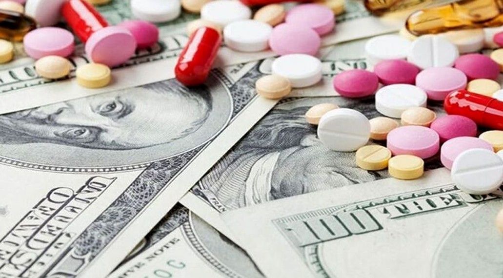 انتقاد از قیمت‌گذاری دستوری در صنعت دارو/دولت مانع افزایش پرداخت قیمت دارو از جیب مردم شود