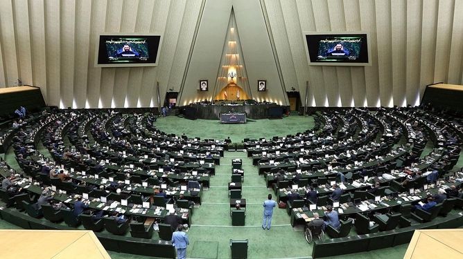 فریاد سایبری در بهارستان/مردم از اینترنت عادی محروم‌؛ سود میلیاردی فیلترشکن‌ها 