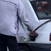 نرخ سوم بنزین ۵ هزار تومان شد/بازار خودرو در انتظار نوسان قیمت