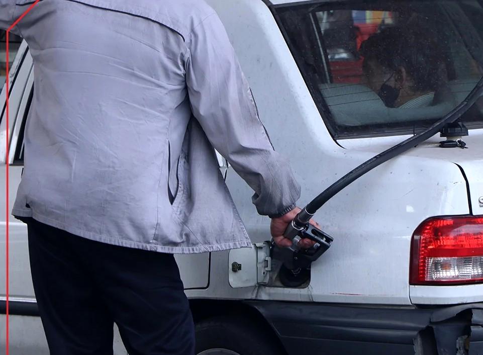 نرخ سوم بنزین ۵ هزار تومان شد/بازار خودرو در انتظار نوسان قیمت