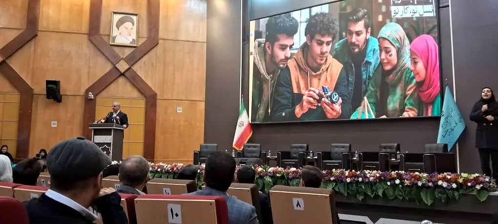 نسل جدید در قالب‌های قدیمی دیده نمی‌شود/زمان شکستن فرم‌های گذشته فرا رسیده است
