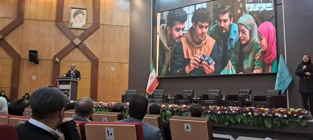 نسل جدید در قالب‌های قدیمی دیده نمی‌شود/زمان شکستن فرم‌های گذشته فرا رسیده است