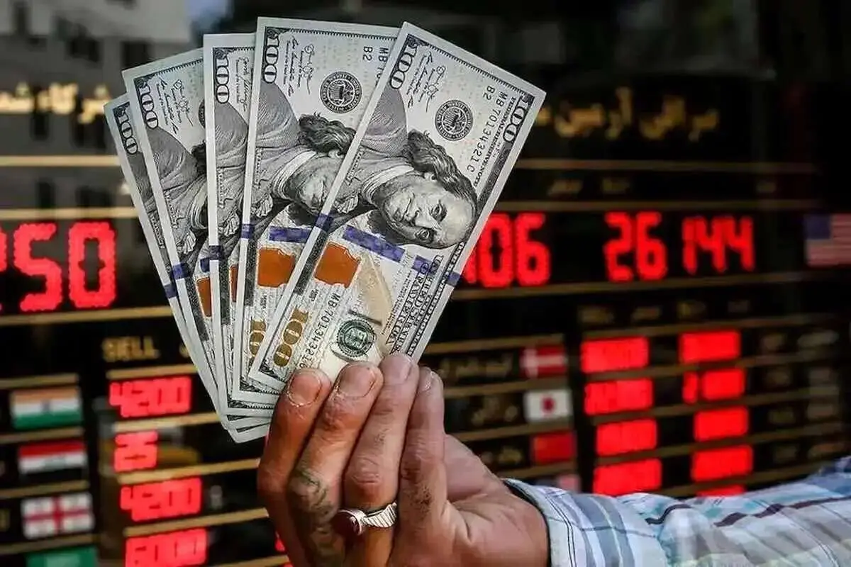 سیاست توزیع ۱۰ هزار دلار با کارت ملی، مشکل پیش‌بینی‌پذیری بازار ارز را حل نمی‌کند
