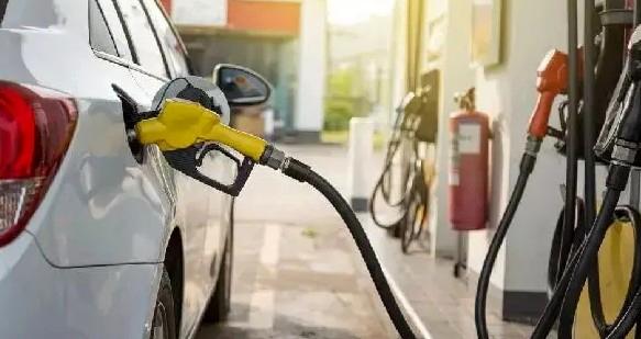 سهمیه بنزین روی کارت بانکی/ آیا زیرساخت‌ها آماده هستند؟