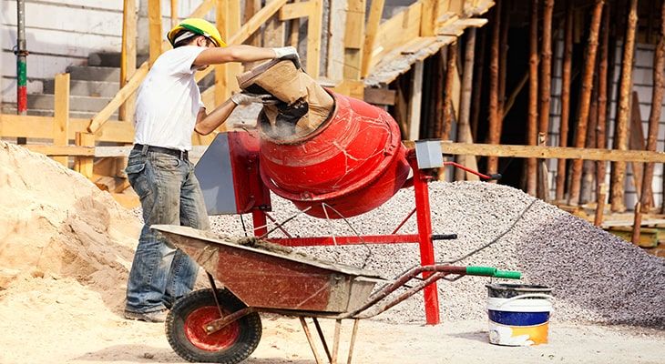 مرگ کارگر ساختمانی در نهاوند بر اثر برق‌گرفتگی با دستگاه میکسر