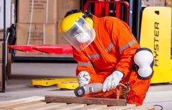 ارتقای ایمنی کار در راس برنامه‌های معاونت روابط کار / نقش آموزش‌ کارگران و کارفرمایان در کاهش حوادث شغلی