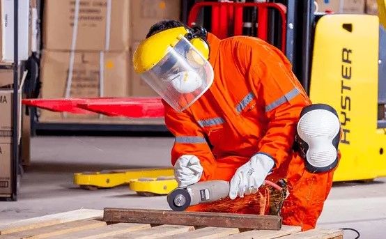 ارتقای ایمنی کار در راس برنامه‌های معاونت روابط کار / نقش آموزش‌ کارگران و کارفرمایان در کاهش حوادث شغلی