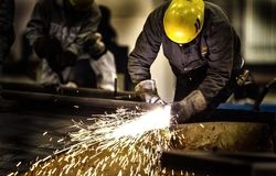 ناترازی انرژی کمر صنعتگران را شکست / تعطیلی ۱۴ روزه خطوط تولید در ماه