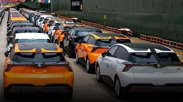 بخشنامه واردات خودرو؛ امید یا چالش برای ایرانیان خارج‌نشین؟