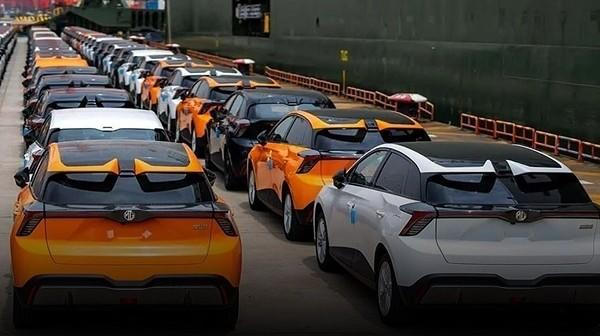 بخشنامه واردات خودرو؛ امید یا چالش برای ایرانیان خارج‌نشین؟